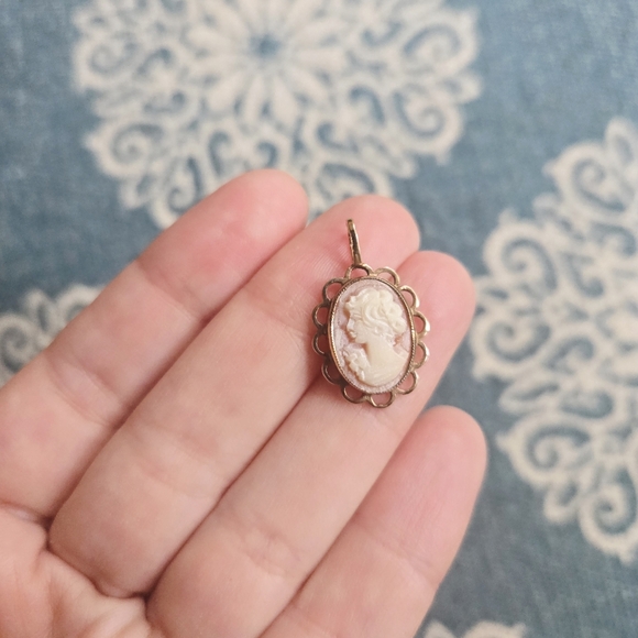 Vintage 9ct Solid Gold 9K 375 Classic Cameo Charm / Pendant
